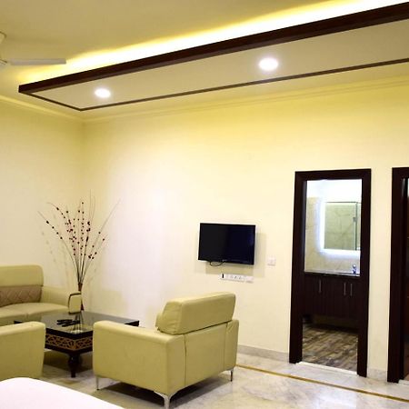 When In Gurgaon - Artemis Hospital 1 Min Walk, Fortis & Medanta 4 Mins Drive エクステリア 写真