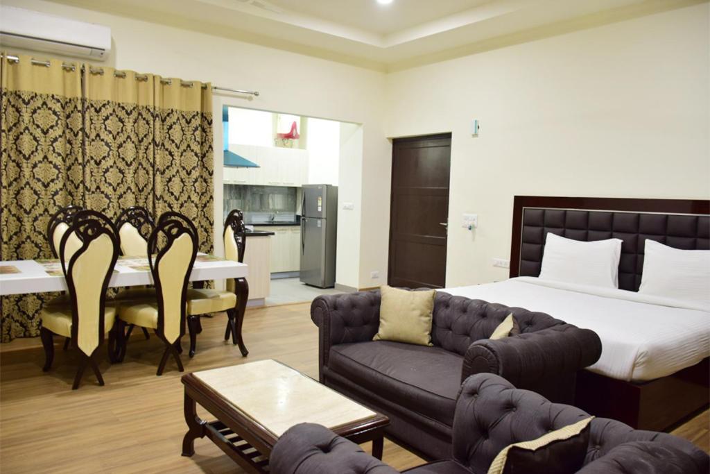 When In Gurgaon - Artemis Hospital 1 Min Walk, Fortis & Medanta 4 Mins Drive エクステリア 写真