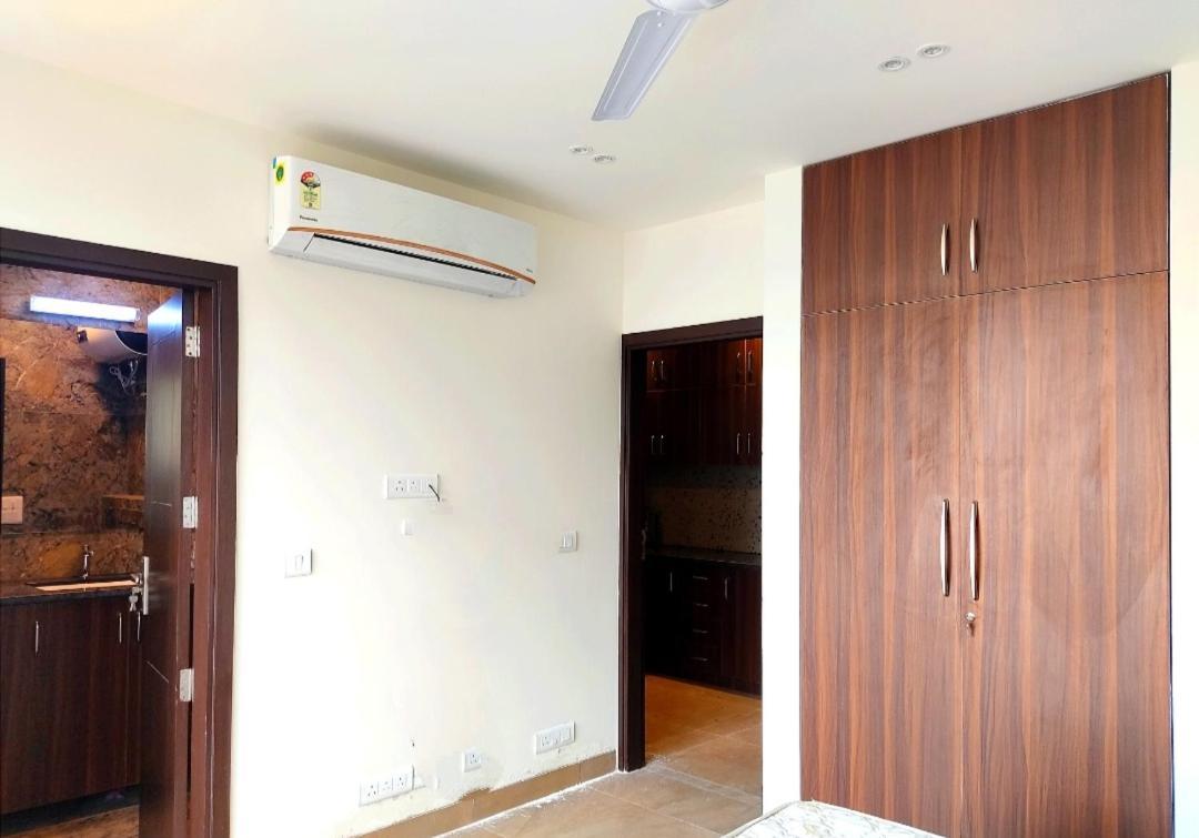 When In Gurgaon - Artemis Hospital 1 Min Walk, Fortis & Medanta 4 Mins Drive エクステリア 写真