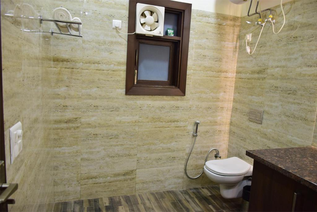 When In Gurgaon - Artemis Hospital 1 Min Walk, Fortis & Medanta 4 Mins Drive エクステリア 写真