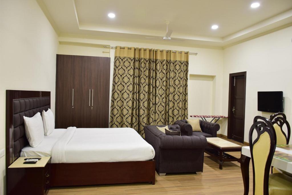 When In Gurgaon - Artemis Hospital 1 Min Walk, Fortis & Medanta 4 Mins Drive エクステリア 写真